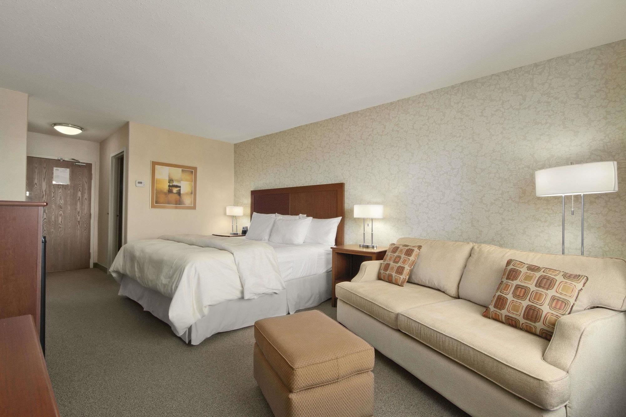 Days Inn & Suites By Wyndham Брандон Экстерьер фото