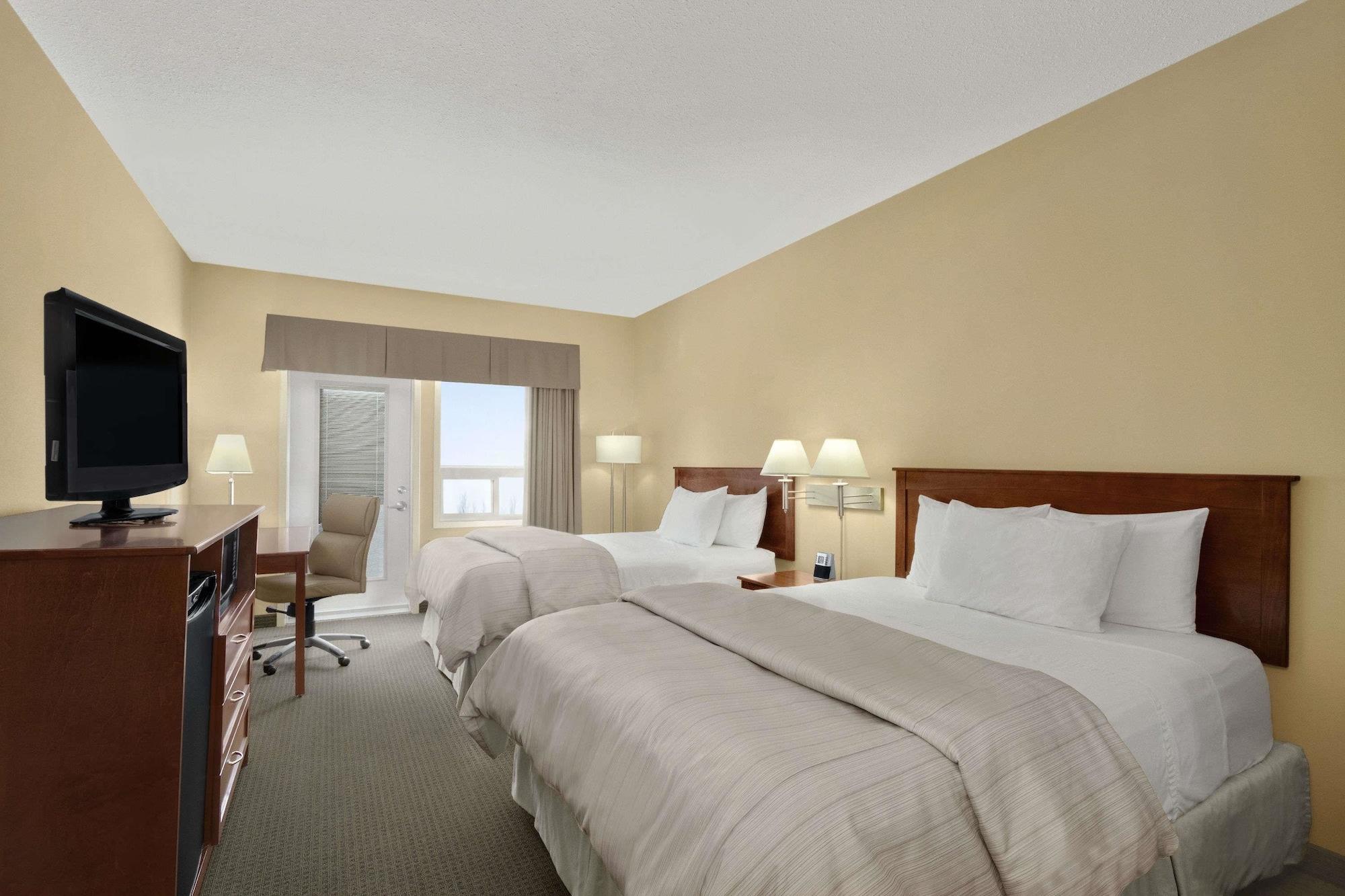 Days Inn & Suites By Wyndham Брандон Экстерьер фото