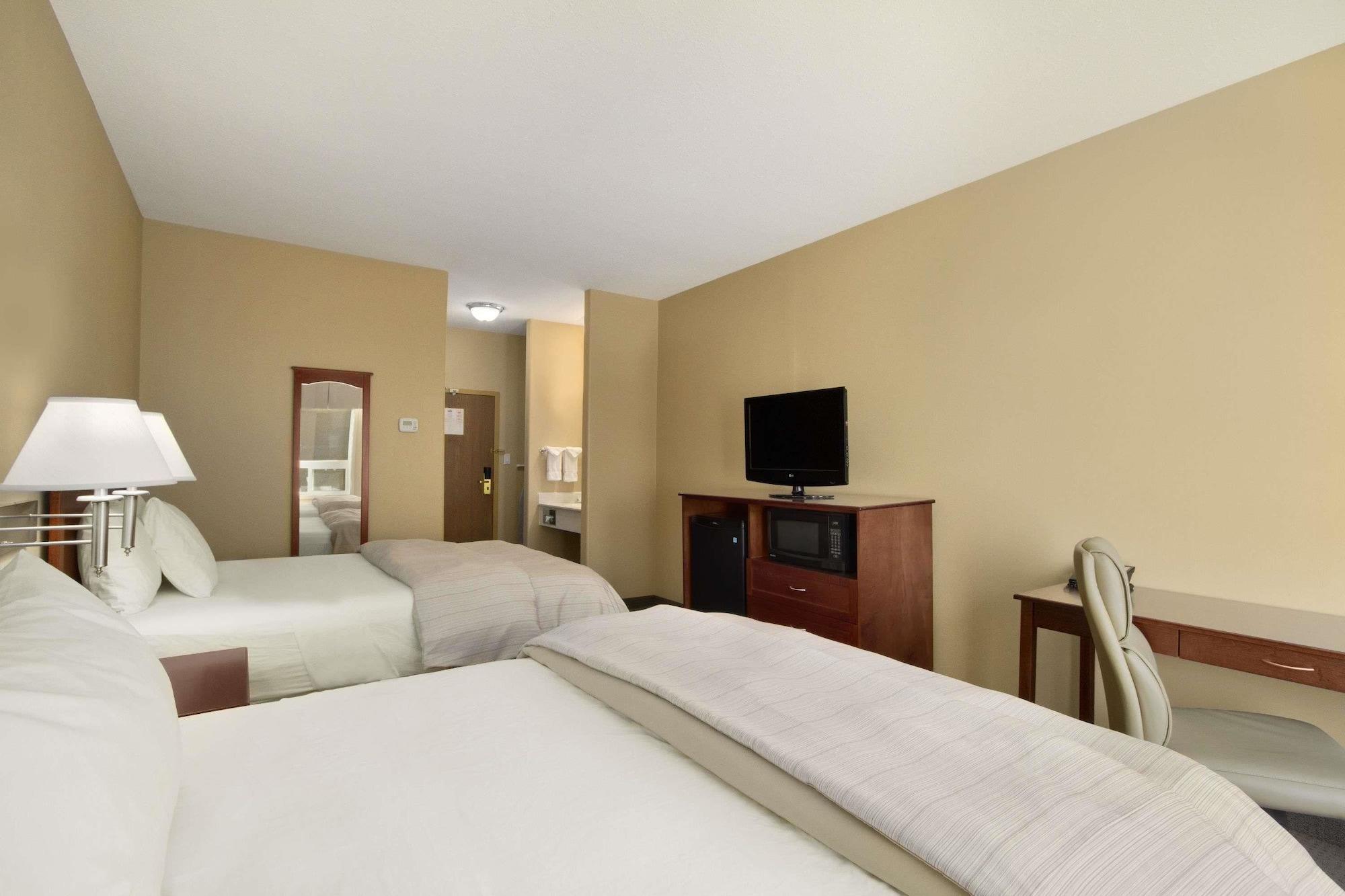 Days Inn & Suites By Wyndham Брандон Экстерьер фото