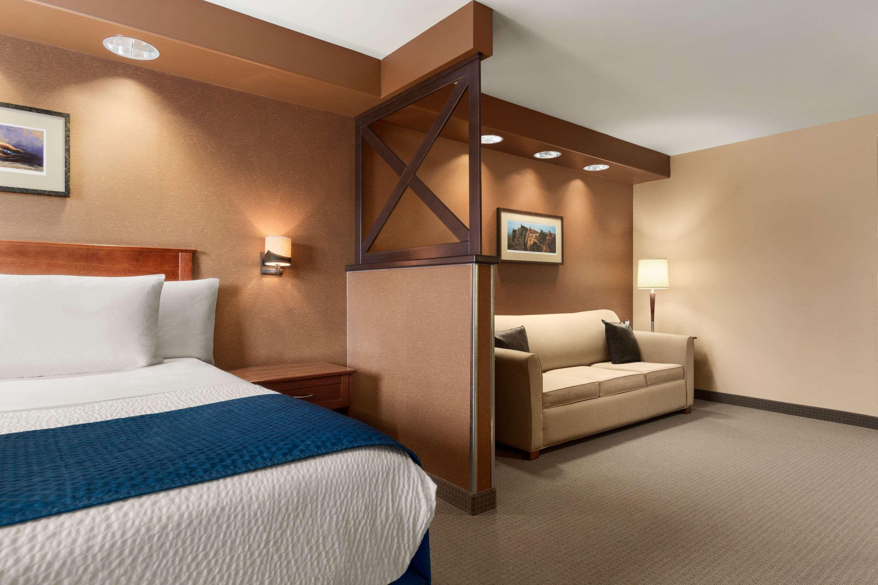 Days Inn & Suites By Wyndham Брандон Экстерьер фото