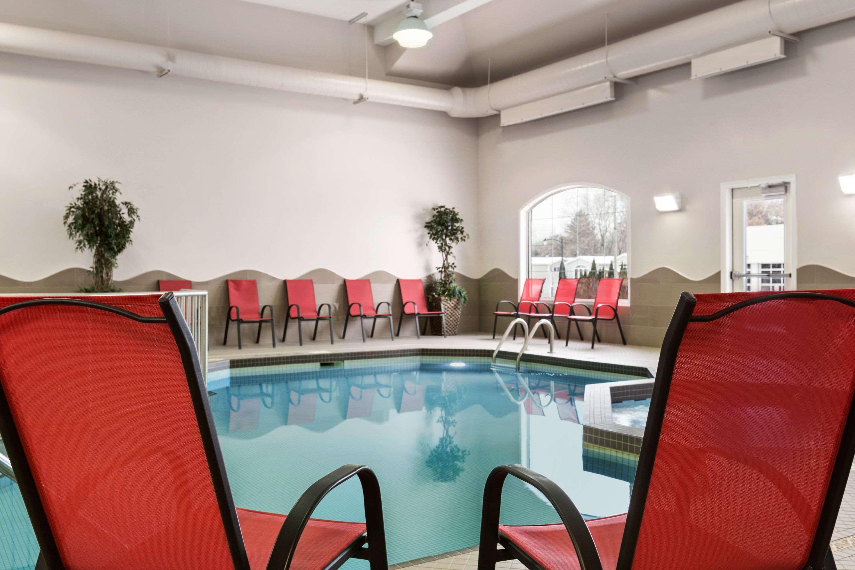 Days Inn & Suites By Wyndham Брандон Экстерьер фото