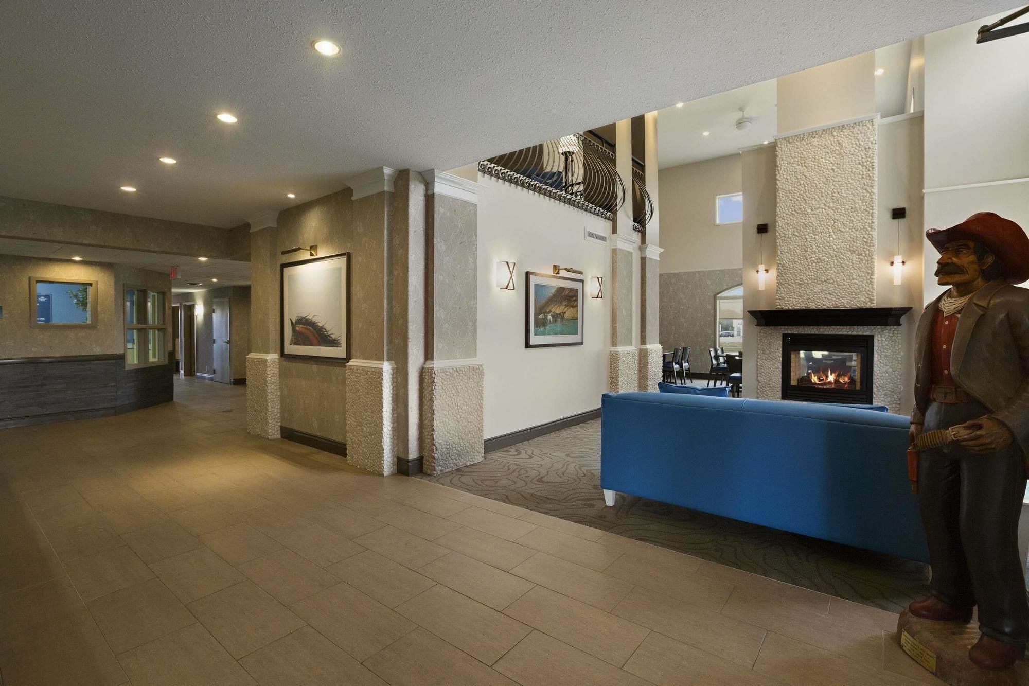 Days Inn & Suites By Wyndham Брандон Экстерьер фото